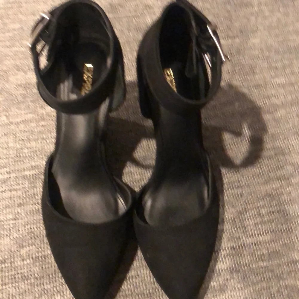 Cute Express black wedges w/strap